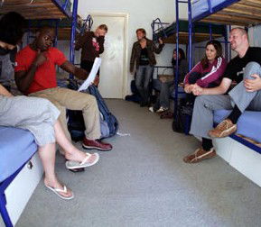 The Palms Backpackers - Tourism Caloundra 3