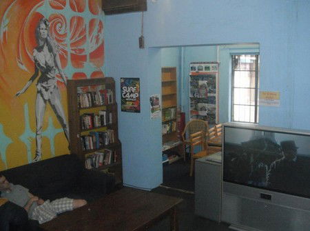 The Globe Backpackers - Tourism Caloundra 4