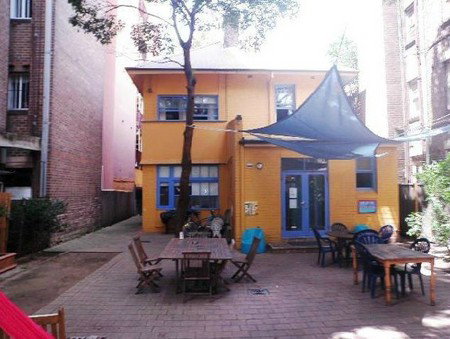 Blue Parrot Backpackers - Tourism Caloundra 4