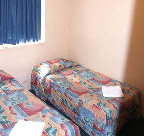 Metropolitan Motor Inn - Tourism Caloundra 3