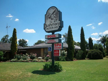 Bushmans Motor Inn - Tourism Caloundra 0