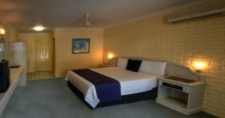Wollongbar Motel - Tourism Caloundra 4