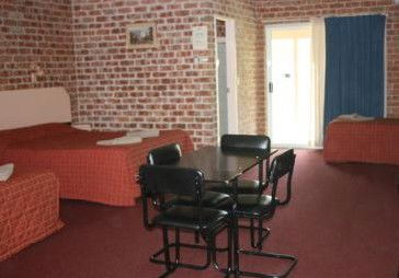 Gloucester Country Lodge - Tourism Caloundra 1