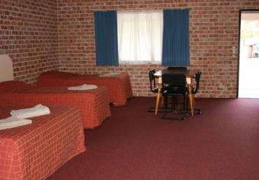 Gloucester Country Lodge - Tourism Caloundra 3