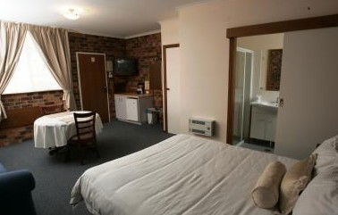 Kinross Inn Cooma - Tourism Caloundra 1
