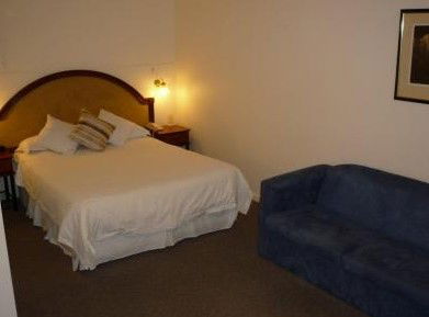 Kinross Inn Cooma - Tourism Caloundra 3