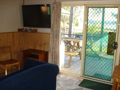 Paradise Park Cabins - Tourism Caloundra 3