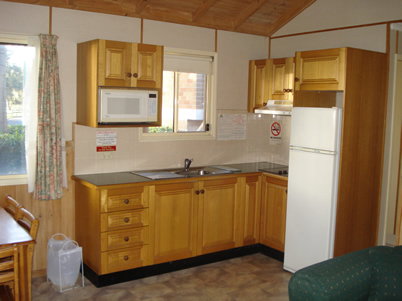 Paradise Park Cabins - Tourism Caloundra 4