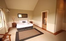Yarralaw Springs Wines Vine Loft Bed And Breakfast - Tourism Caloundra 1