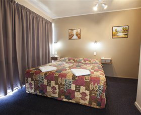 Mid City Motor Inn - Tourism Caloundra 1