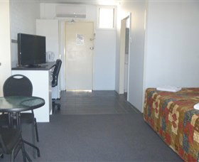 Mid City Motor Inn - Tourism Caloundra 2