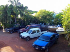 Gee-Dees Family Cabins - Tourism Caloundra 0