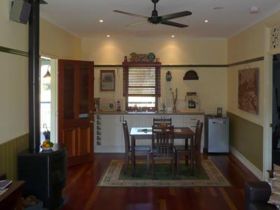 The Sanctuary Springbrook. Guest House / Cottage - Tourism Caloundra 1