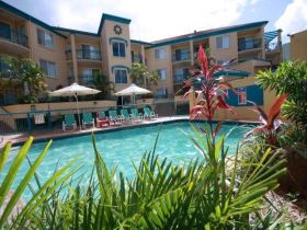 Paradise Isles - Tourism Caloundra 0