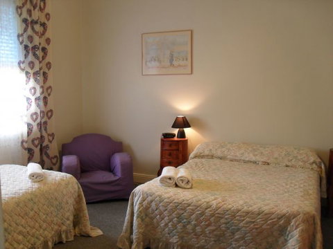 Aaron Cottage - Tourism Caloundra 1