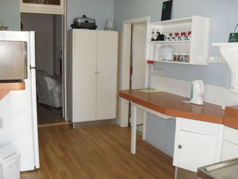 Aaron Cottage - Tourism Caloundra 3