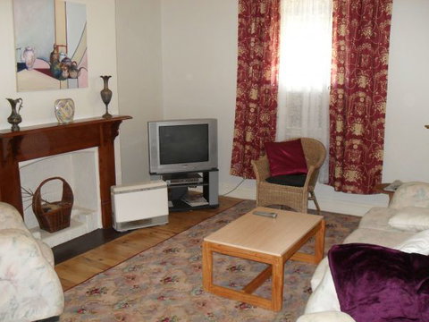 Aaron Cottage - Tourism Caloundra 4
