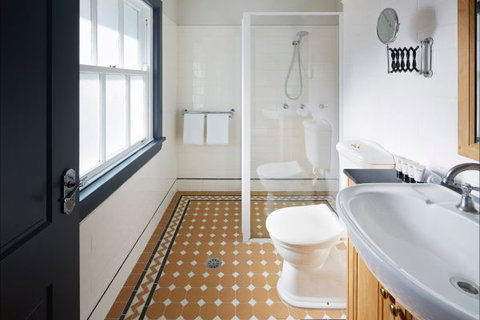 Brassey Hotel - Tourism Caloundra 4