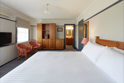 Brassey Hotel - Tourism Caloundra 5