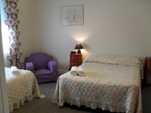 Aaron Cottage - Tourism Caloundra 0