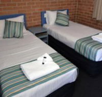 The Oaks Hotel Motel  - Tourism Caloundra
