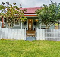 Hindmarsh Park Holiday Cottage - Tourism Caloundra