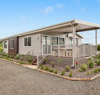 The Lake House Rothbury - Tourism Caloundra