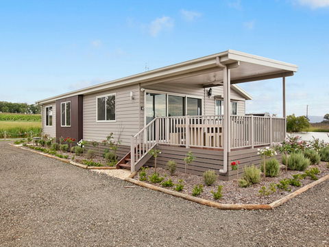 The Lake House: Rothbury - Tourism Caloundra 0
