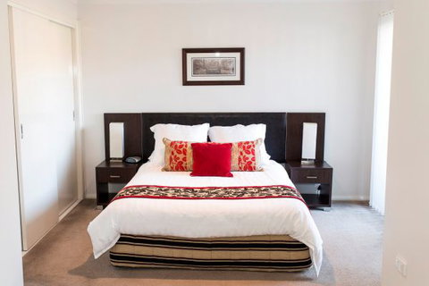 Stay Bathurst - Tourism Caloundra 2