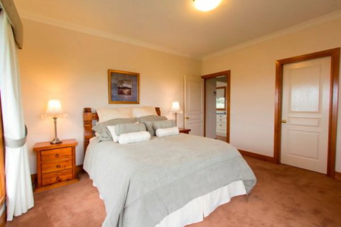 Stay Bathurst - Tourism Caloundra 4