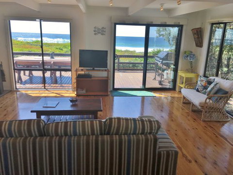 Surfside On Mollymook Beach - Tourism Caloundra 5