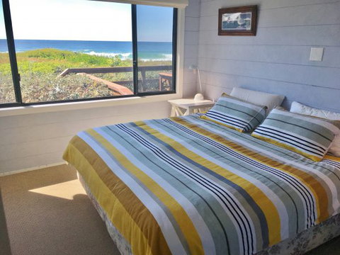 Surfside On Mollymook Beach - Tourism Caloundra 7