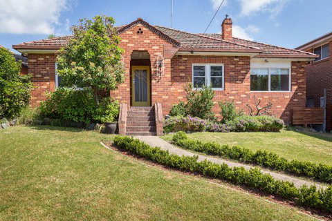 The Yellow Door Guesthouse - Tourism Caloundra 1