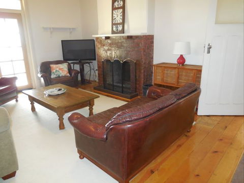 Book Keepers Cottage Waikerie - Tourism Caloundra 5