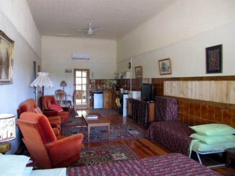 Carmines Antiques And Accommodation - Tourism Caloundra 1