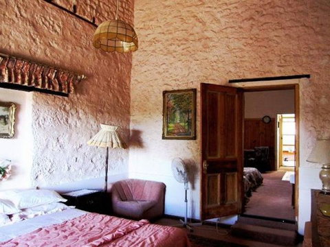 Carmines Antiques And Accommodation - Tourism Caloundra 2