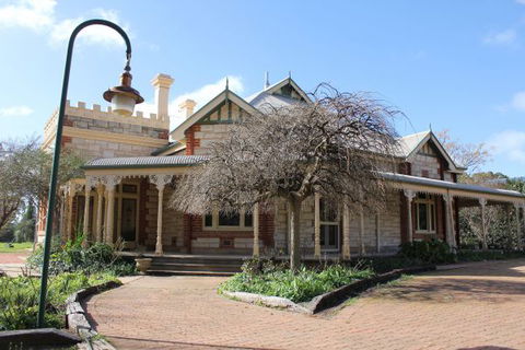 Cockburn House - Tourism Caloundra 1