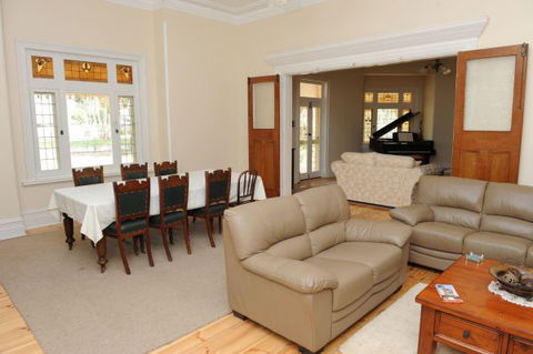 Cockburn House - Tourism Caloundra 2