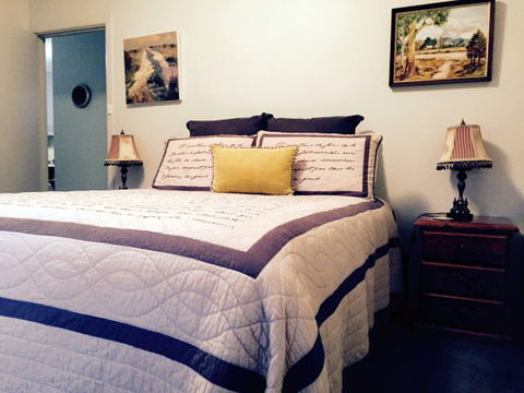 Pizzini's Vineyard Guesthouse - Tourism Caloundra 1