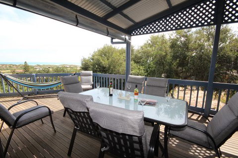 LJ Hooker Goolwa Holiday Rentals - 39 Bradford Road, Goolwa Beach - Tourism Caloundra 1