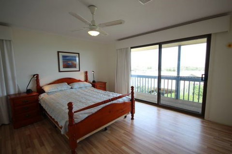 LJ Hooker Goolwa Holiday Rentals - 39 Bradford Road, Goolwa Beach - Tourism Caloundra 3