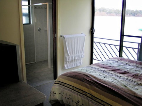 Takeme2 Houseboat - Tourism Caloundra 3