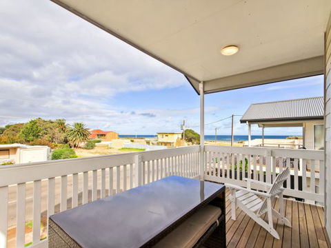 Century 21 SouthCoast: White Caps - Tourism Caloundra 3