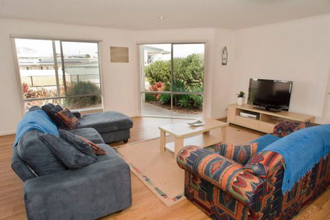 Ocean Sounds - Tourism Caloundra 4