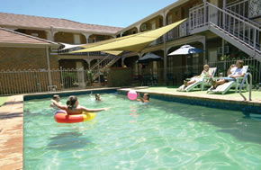 City Colonial Motor Inn - Tourism Caloundra 0