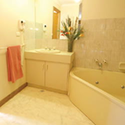 City Colonial Motor Inn - Tourism Caloundra 1