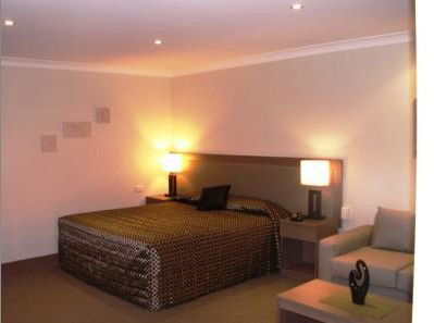 Parkes Int Motor Inn - Tourism Caloundra 1