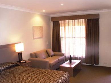 Parkes Int Motor Inn - Tourism Caloundra 4