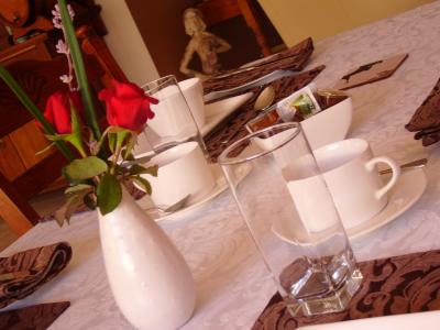 Wine & Roses Bed & Breakfast - Tourism Caloundra 4