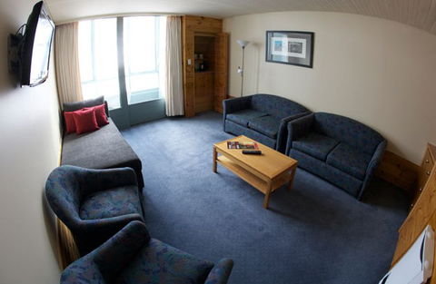 Perisher Valley Hotel - Tourism Caloundra 2